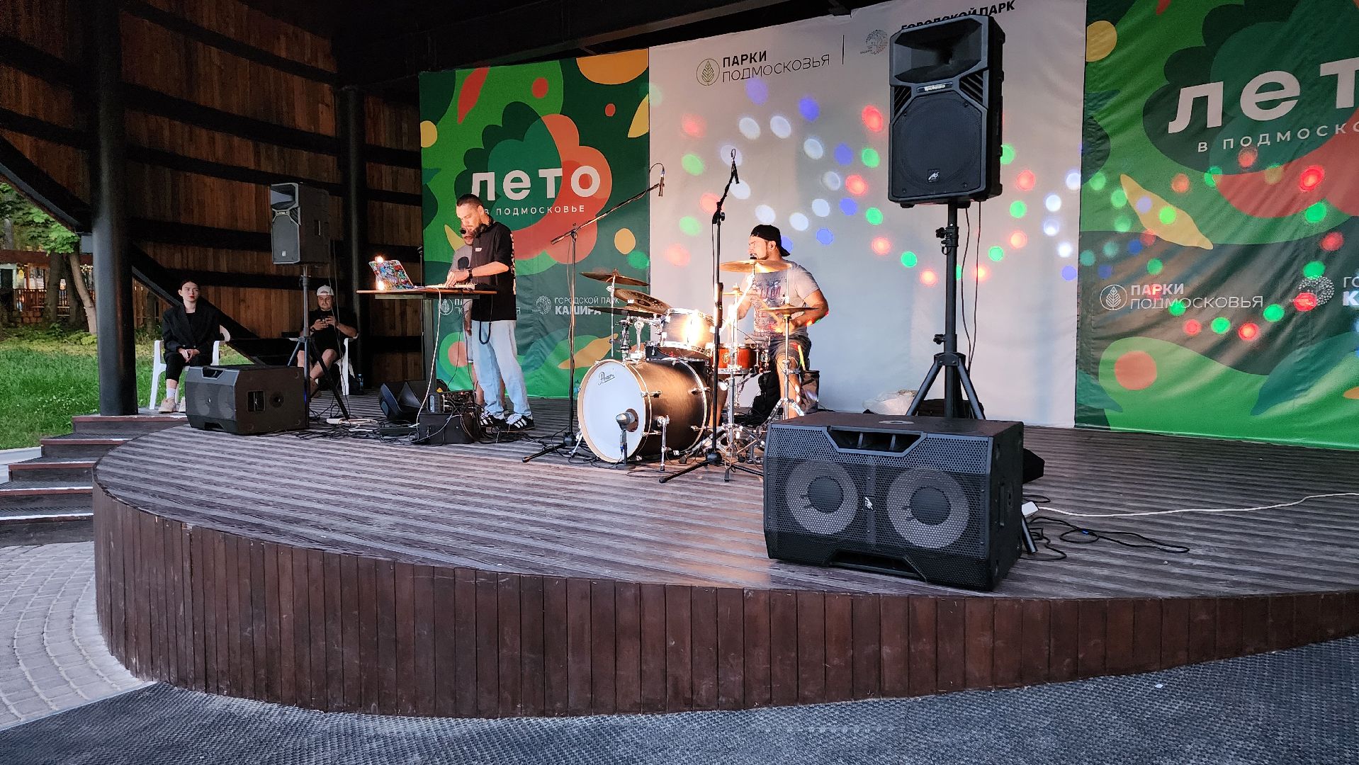 Кашира, ночь в парке, барабанщик, DJ, MC, барабанное шоу, танцы, городской парк,