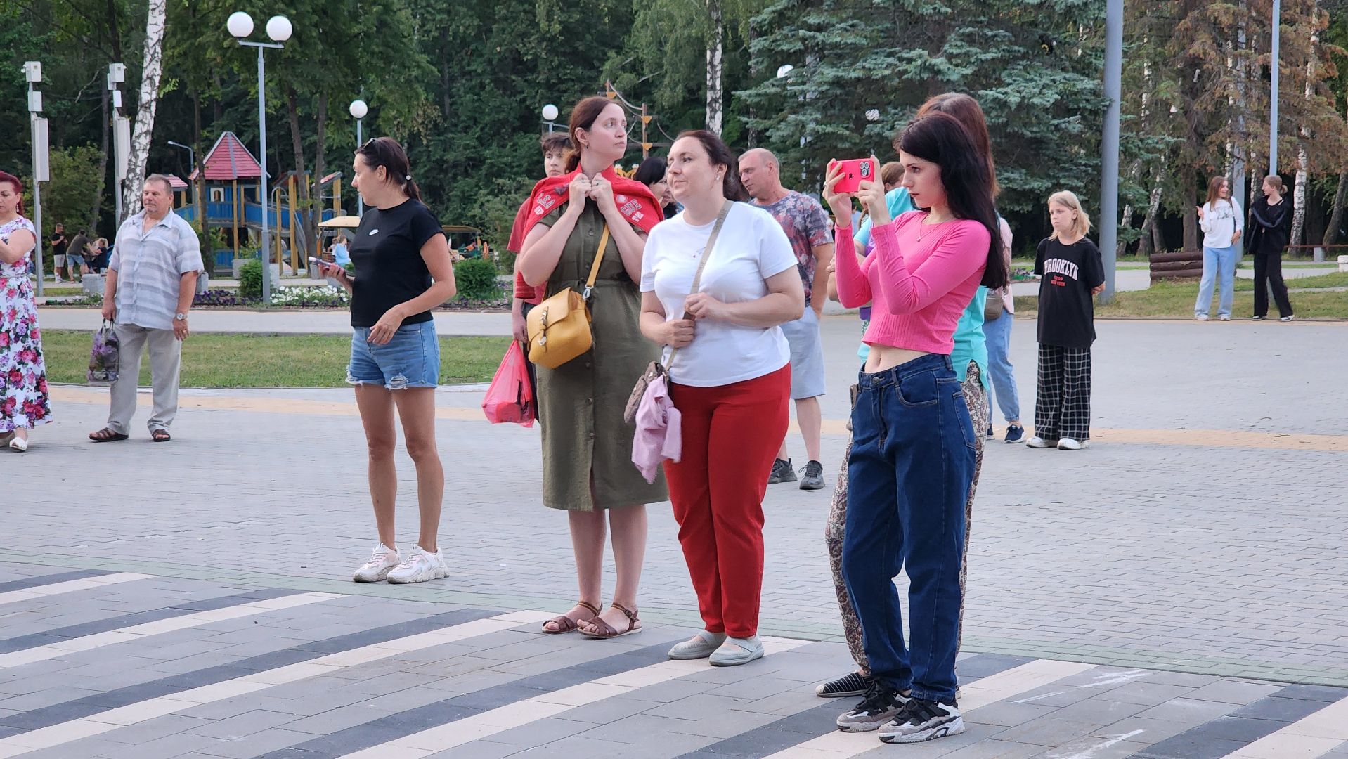 Кашира, ночь в парке, барабанщик, DJ, MC, барабанное шоу, танцы, городской парк,