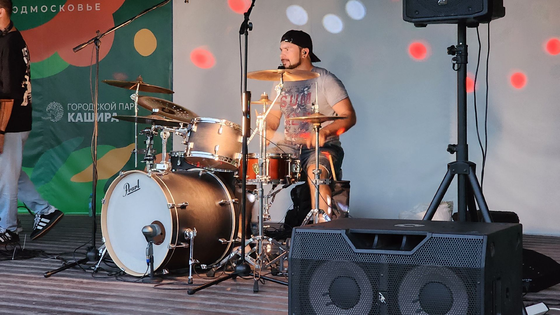 Кашира, ночь в парке, барабанщик, DJ, MC, барабанное шоу, танцы, городской парк,