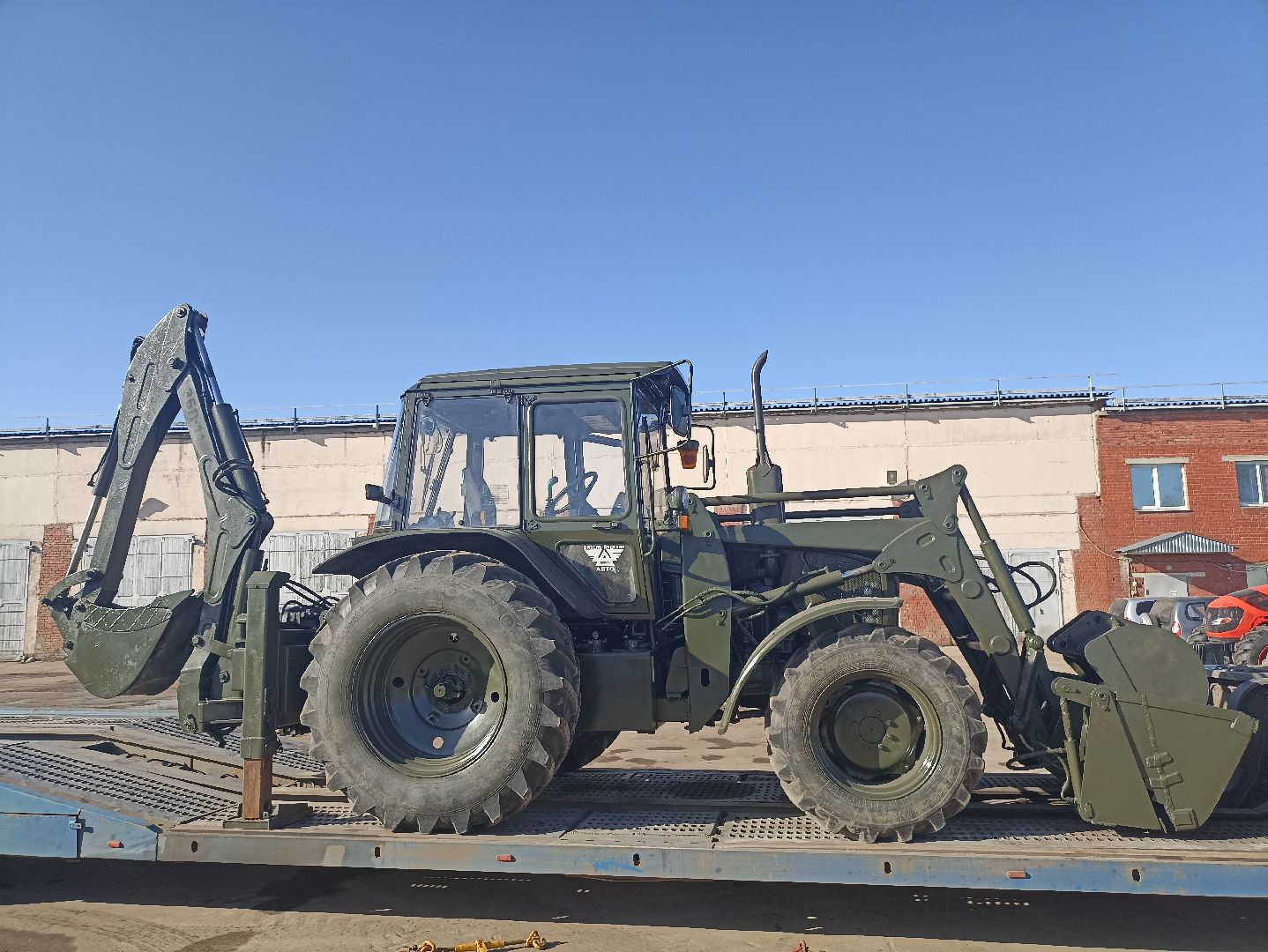 Серпухов, СВО, экскаватор, фронт, трактор