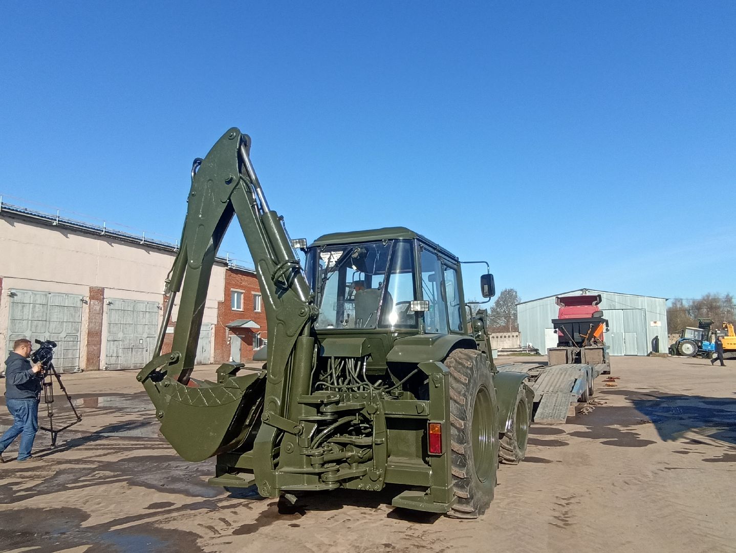 Серпухов, СВО, экскаватор, фронт, трактор