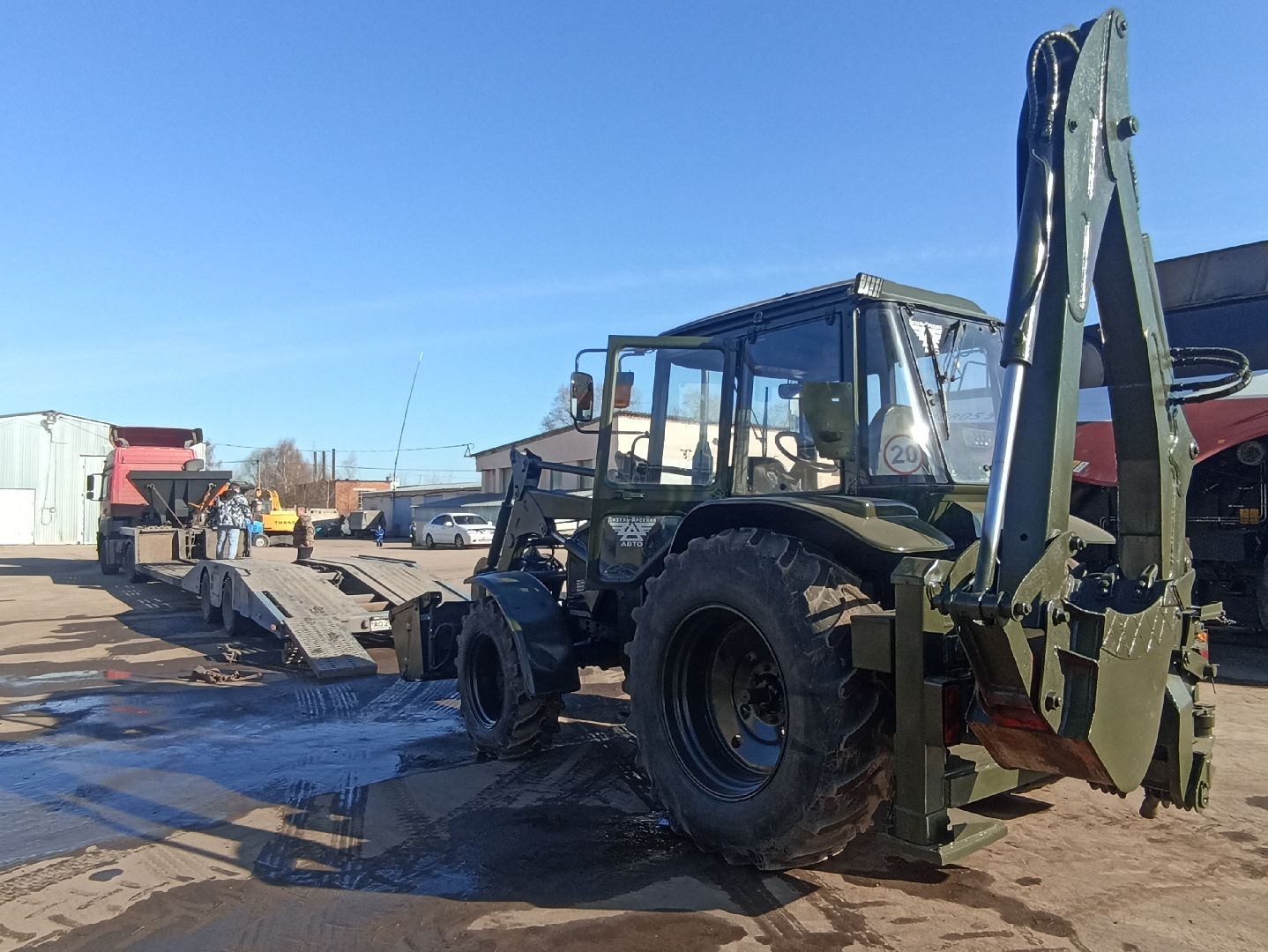 Серпухов, СВО, экскаватор, фронт, трактор