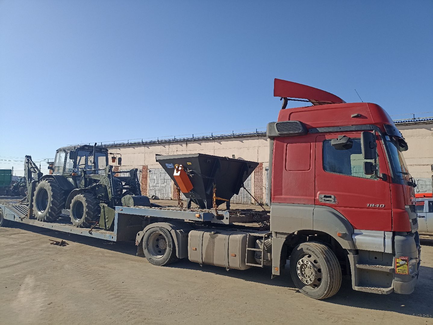 Серпухов, СВО, экскаватор, фронт, трактор