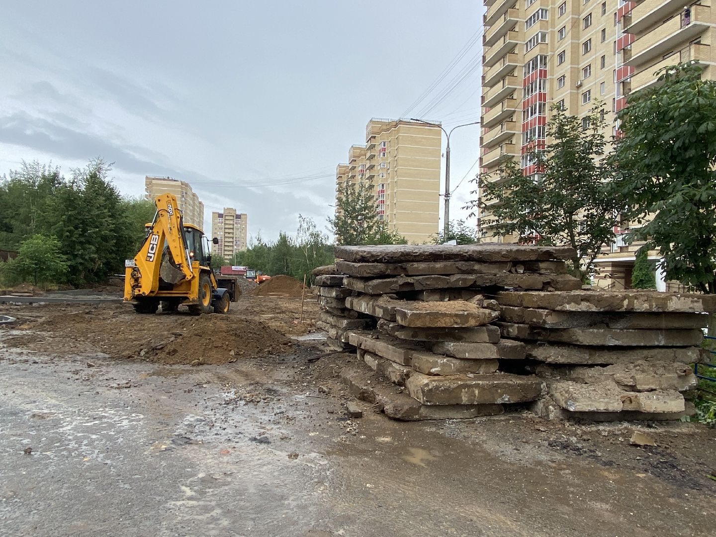 новая парковка Власиха, Власиха микрорайон Школьный, комфортная городская среда, парковочные места, работы по благоустройству,