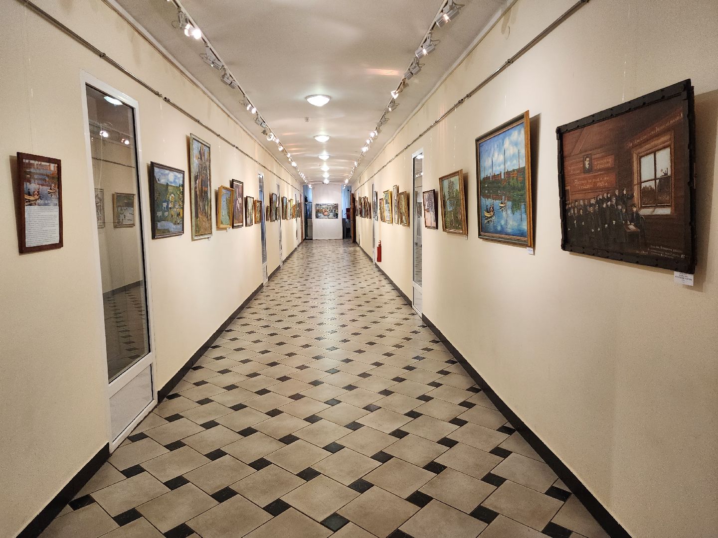 раменское, культура, раменский историко-художественный музей, выставка наивного искусства,