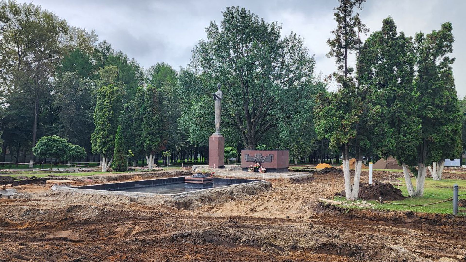 Вечный огонь, мемориал, парк культуры и отдыха, реконструкция, борис аубакиров, Никто не забыт ничто не забыто!, скорбящая мать,