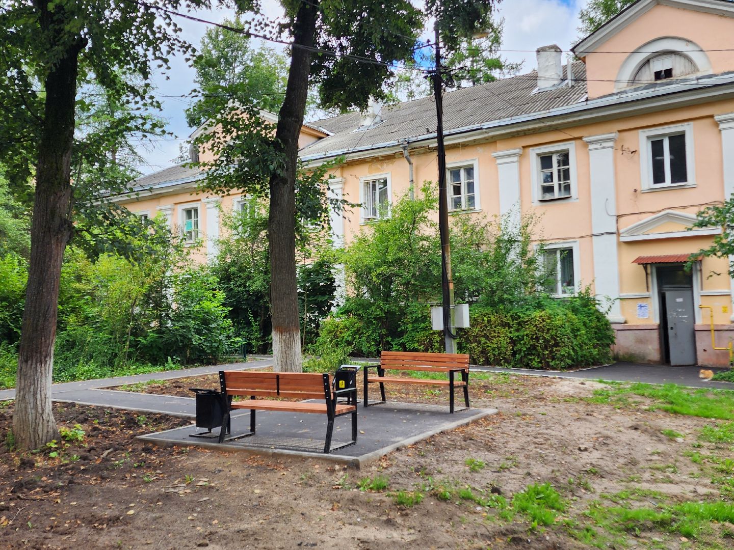 Чехов, улица Чехова, двор, дворовая территория, комплексное благоустройство, проезды, тротуар, детская площадка, освещение, парковка, формирование комфортной городской среды, глава округа Михаил Собакин,