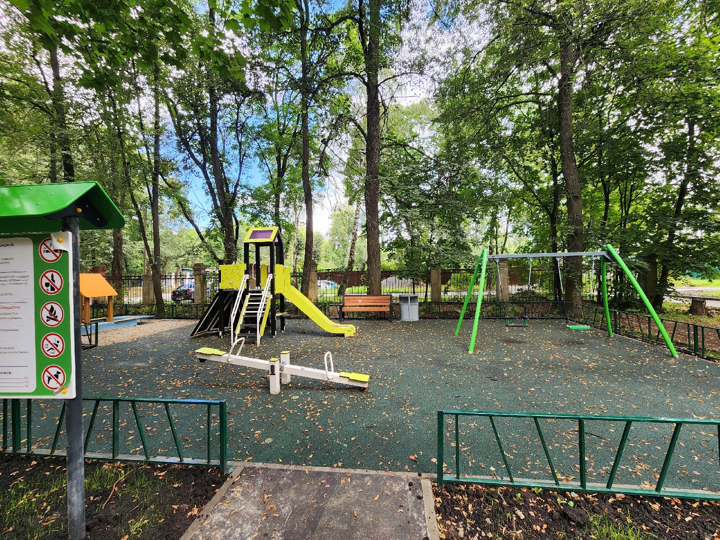 Чехов, улица Чехова, двор, дворовая территория, комплексное благоустройство, проезды, тротуар, детская площадка, освещение, парковка, формирование комфортной городской среды, глава округа Михаил Собакин,