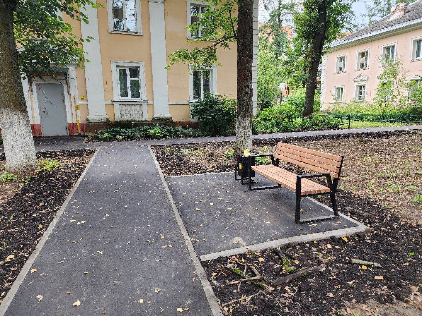 Чехов, улица Чехова, двор, дворовая территория, комплексное благоустройство, проезды, тротуар, детская площадка, освещение, парковка, формирование комфортной городской среды, глава округа Михаил Собакин,