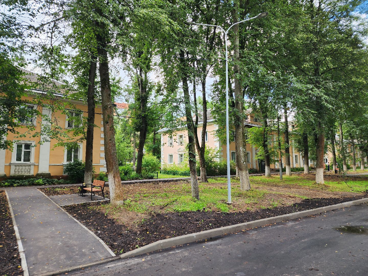 Чехов, улица Чехова, двор, дворовая территория, комплексное благоустройство, проезды, тротуар, детская площадка, освещение, парковка, формирование комфортной городской среды, глава округа Михаил Собакин,