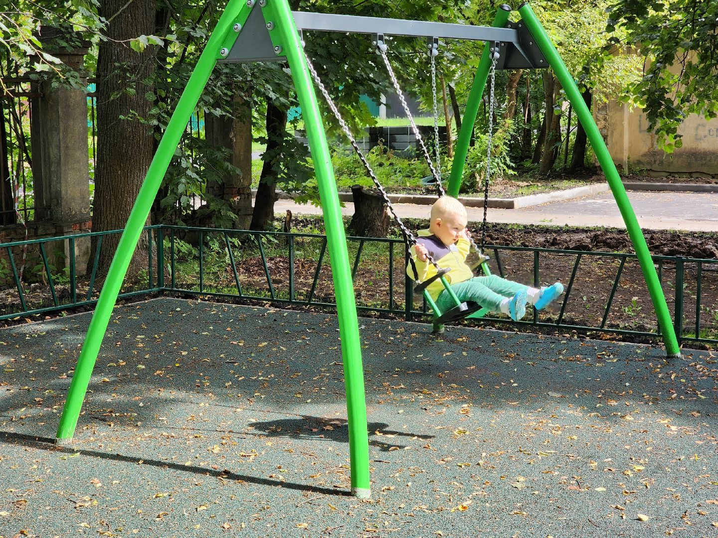 Чехов, улица Чехова, двор, дворовая территория, комплексное благоустройство, проезды, тротуар, детская площадка, освещение, парковка, формирование комфортной городской среды, глава округа Михаил Собакин,