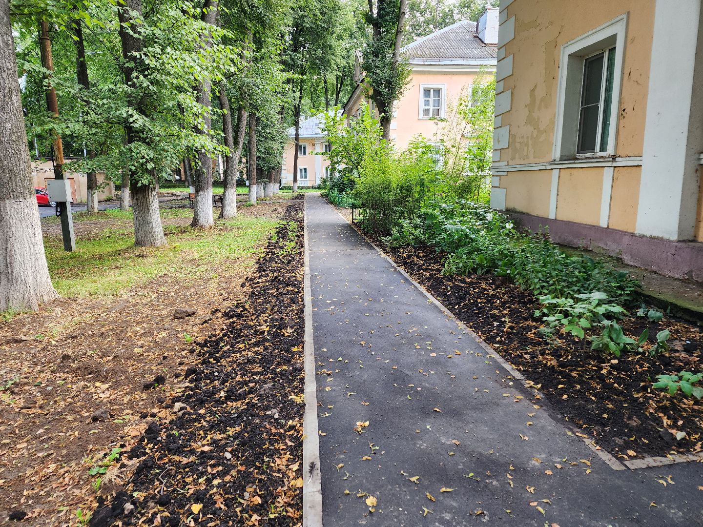 Чехов, улица Чехова, двор, дворовая территория, комплексное благоустройство, проезды, тротуар, детская площадка, освещение, парковка, формирование комфортной городской среды, глава округа Михаил Собакин,