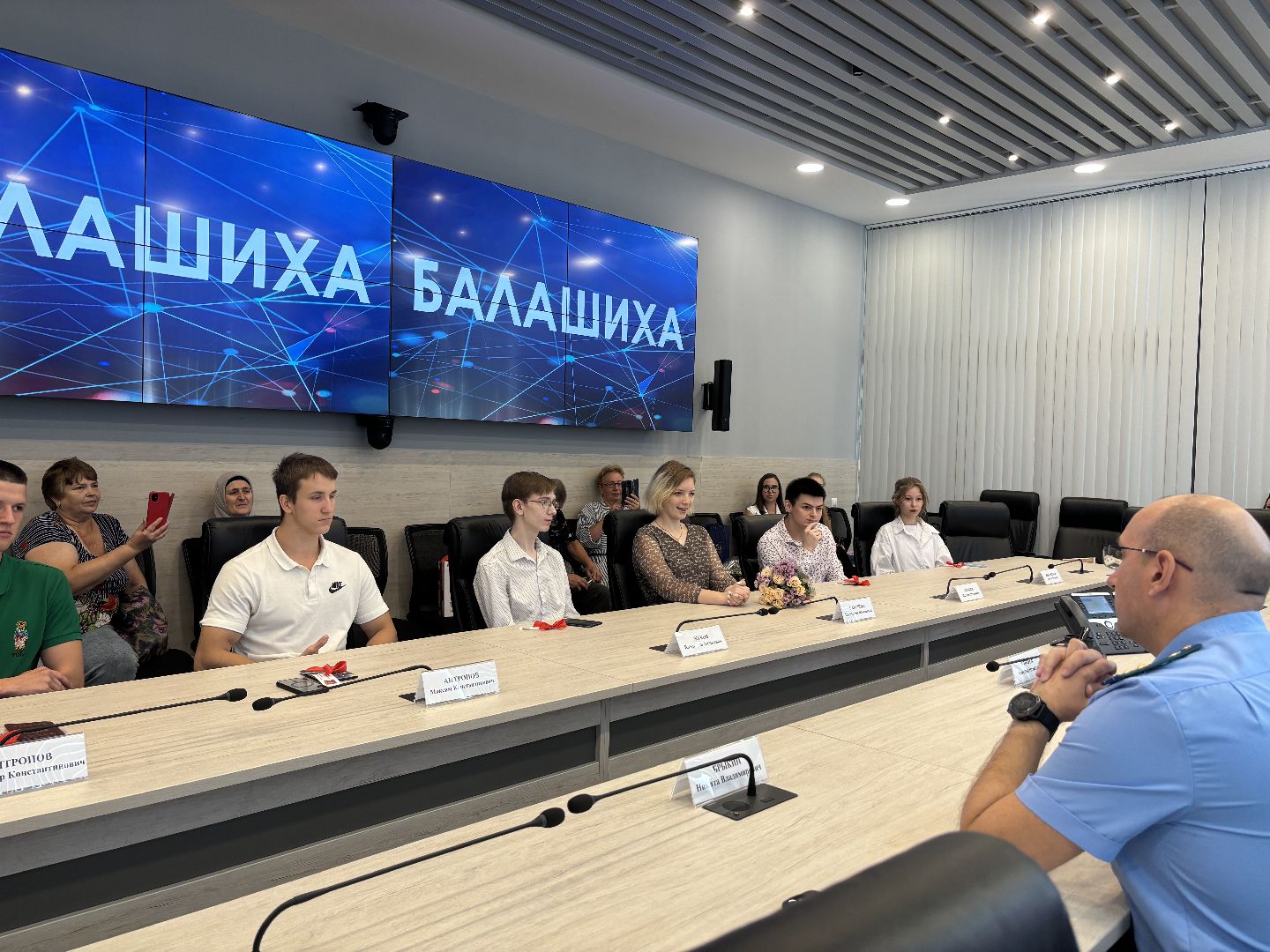 вручение ключей, вручение ключей сироте,