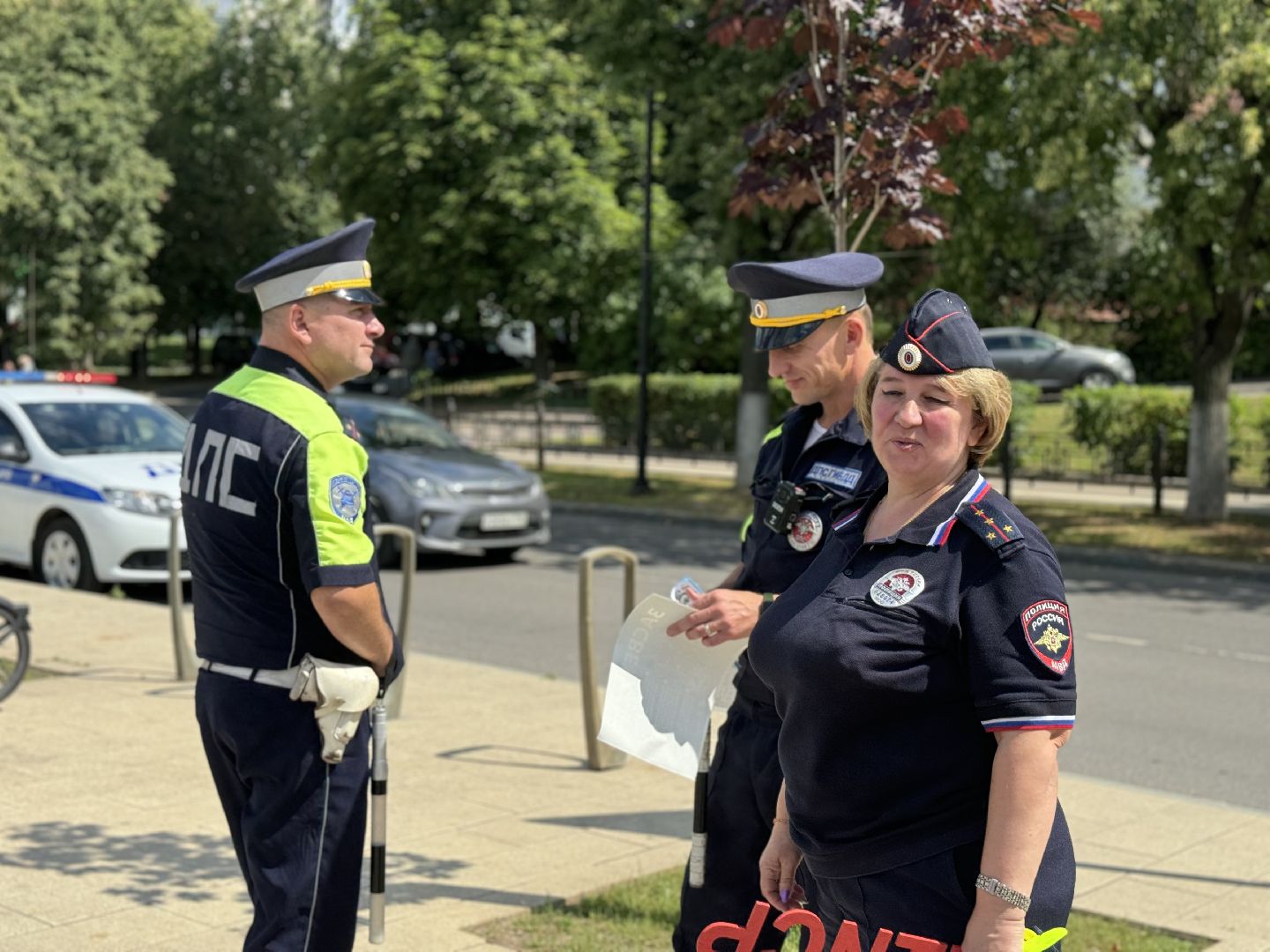 акция засветись, безопасность дорожного движения, активисты молодой гвардии, сотрудники ГИБДД, госавтоинспекция, ленинский округ,
