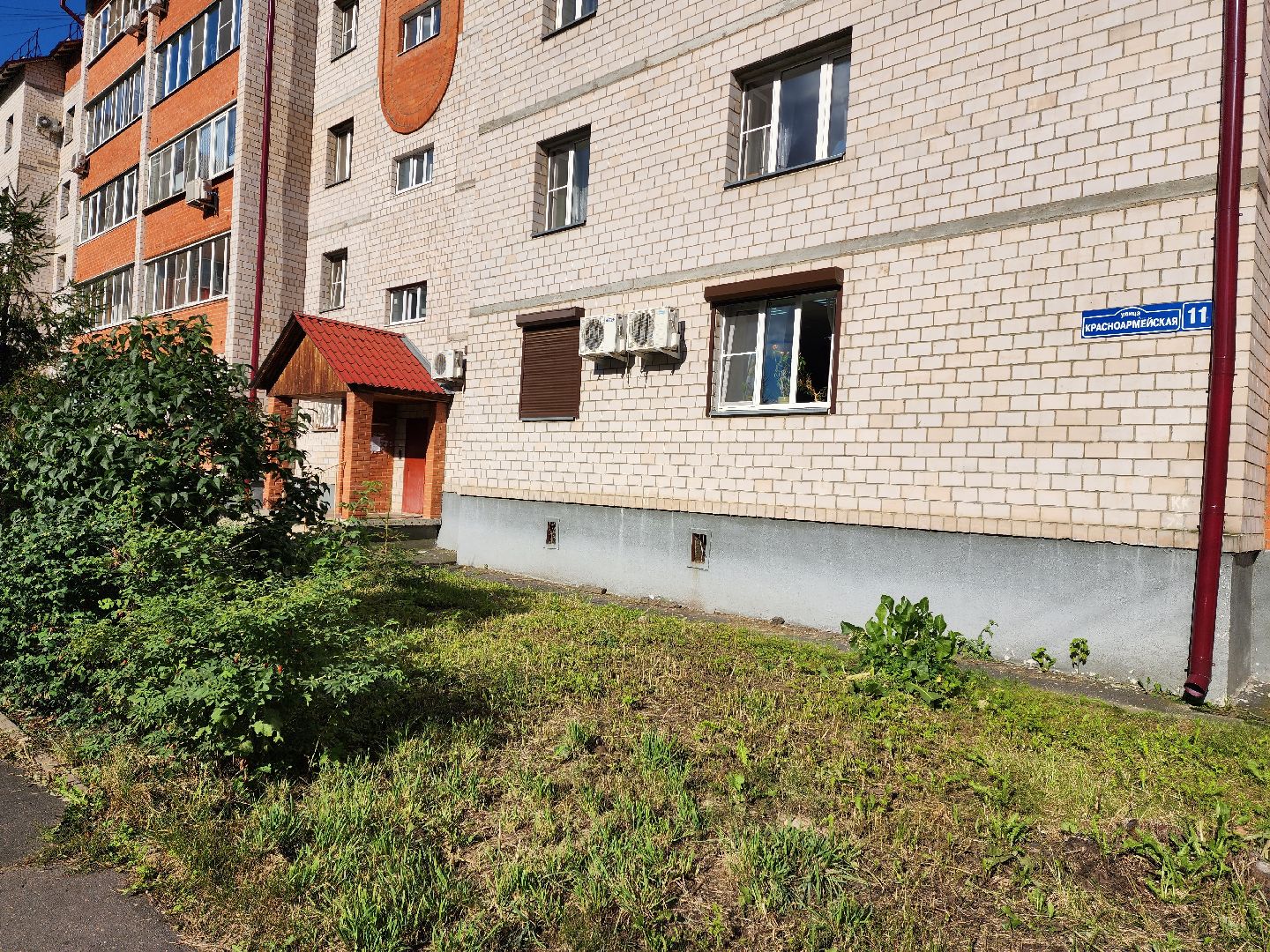 раменское, благоустройство, новые антивандальные скамейки на улице красноармейской,