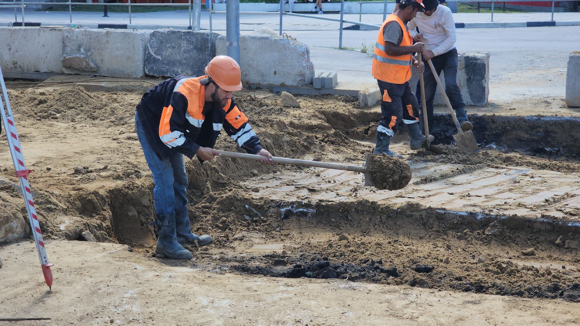 кашира, муп теплосеть, реконструкция трубопровода, теплоснабжение, горячая вода, земляные работы, обратная засыпка, ремонт,