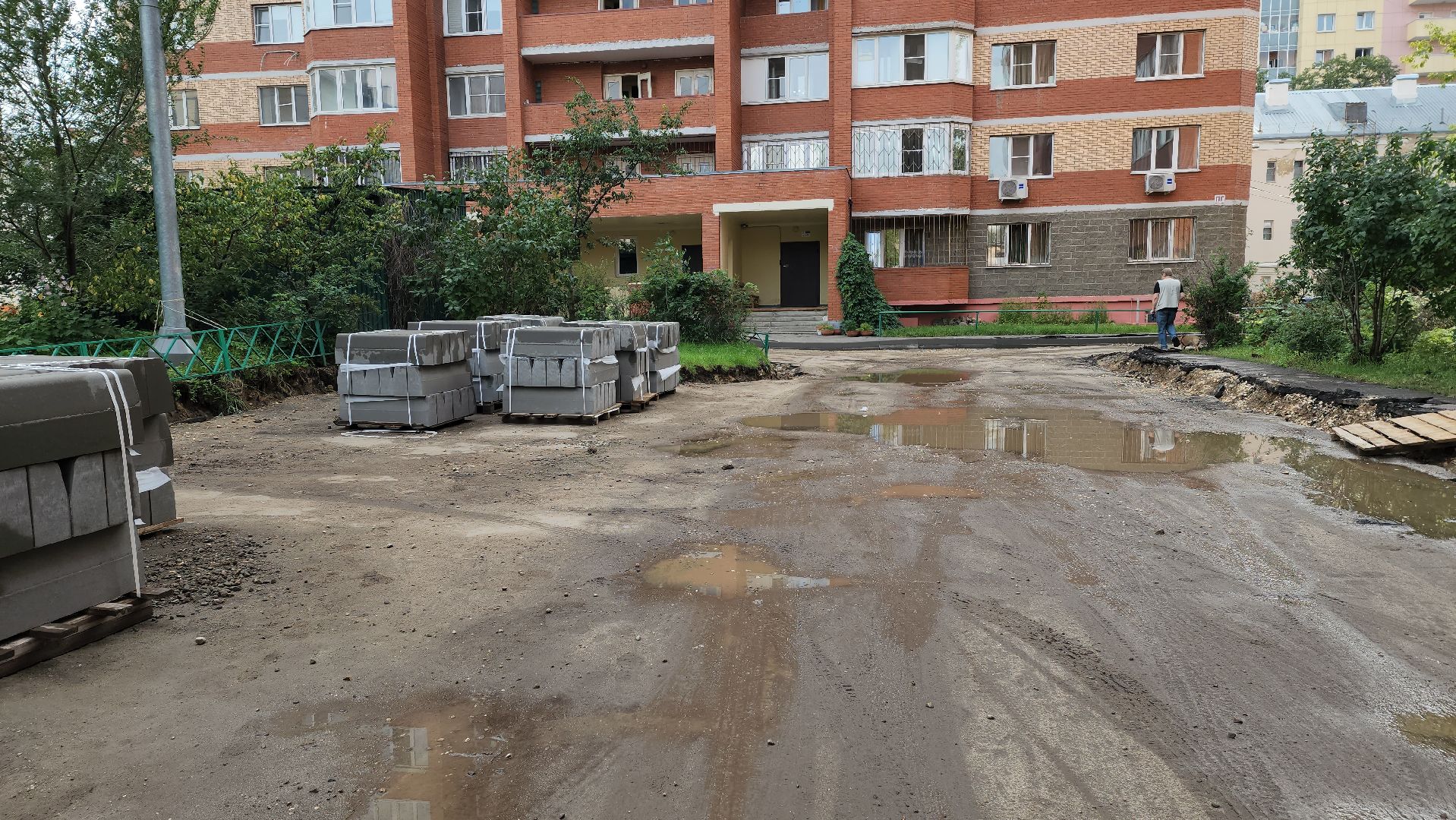 комплексное благоустройство дворовой территории, замена асфальта во дворе, новые парковки,