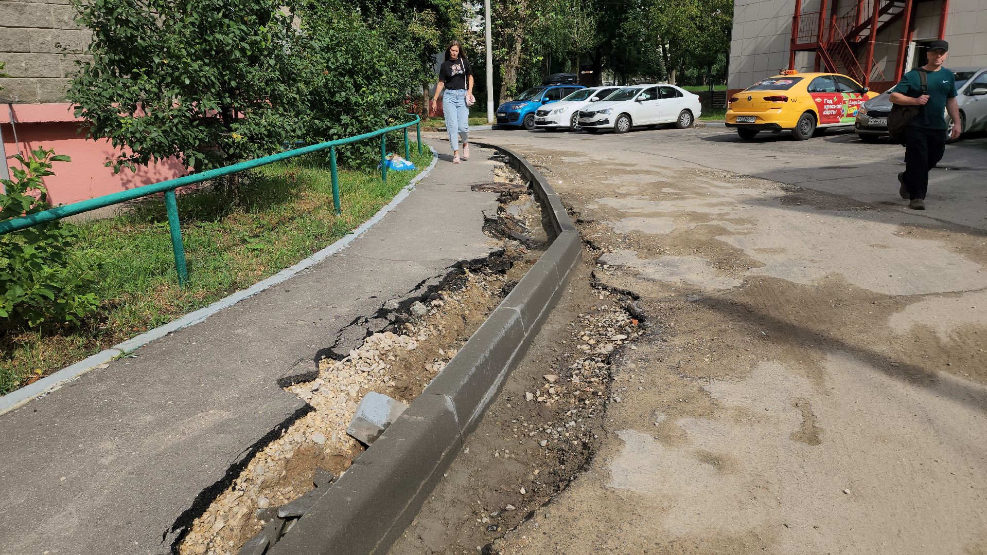комплексное благоустройство дворовой территории, замена асфальта во дворе, новые парковки,