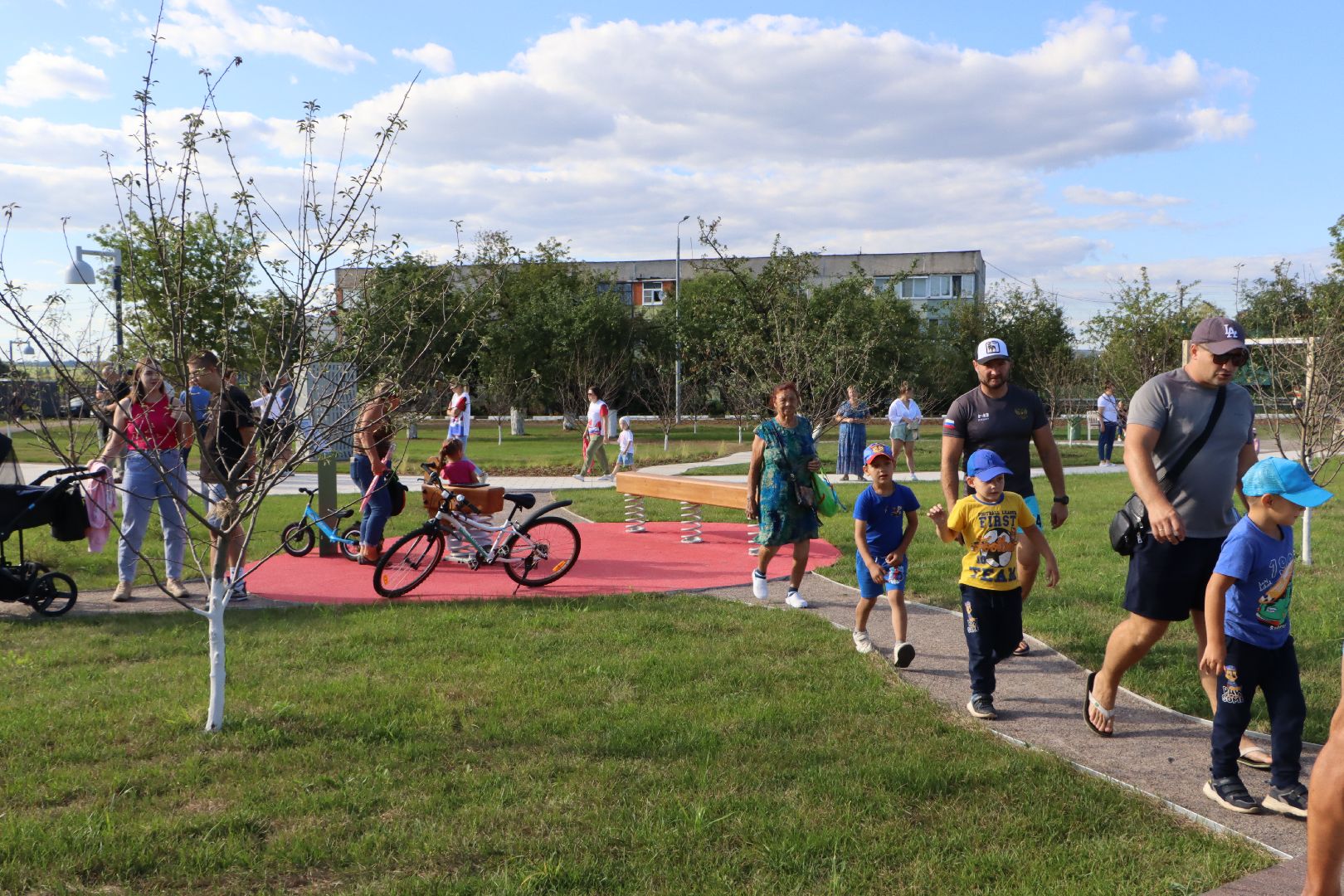 национальный проект жилье и городская среда, Яблоневый сад, поселок Успенский, серебряные Пруды, благоустройство, президентские проекты,