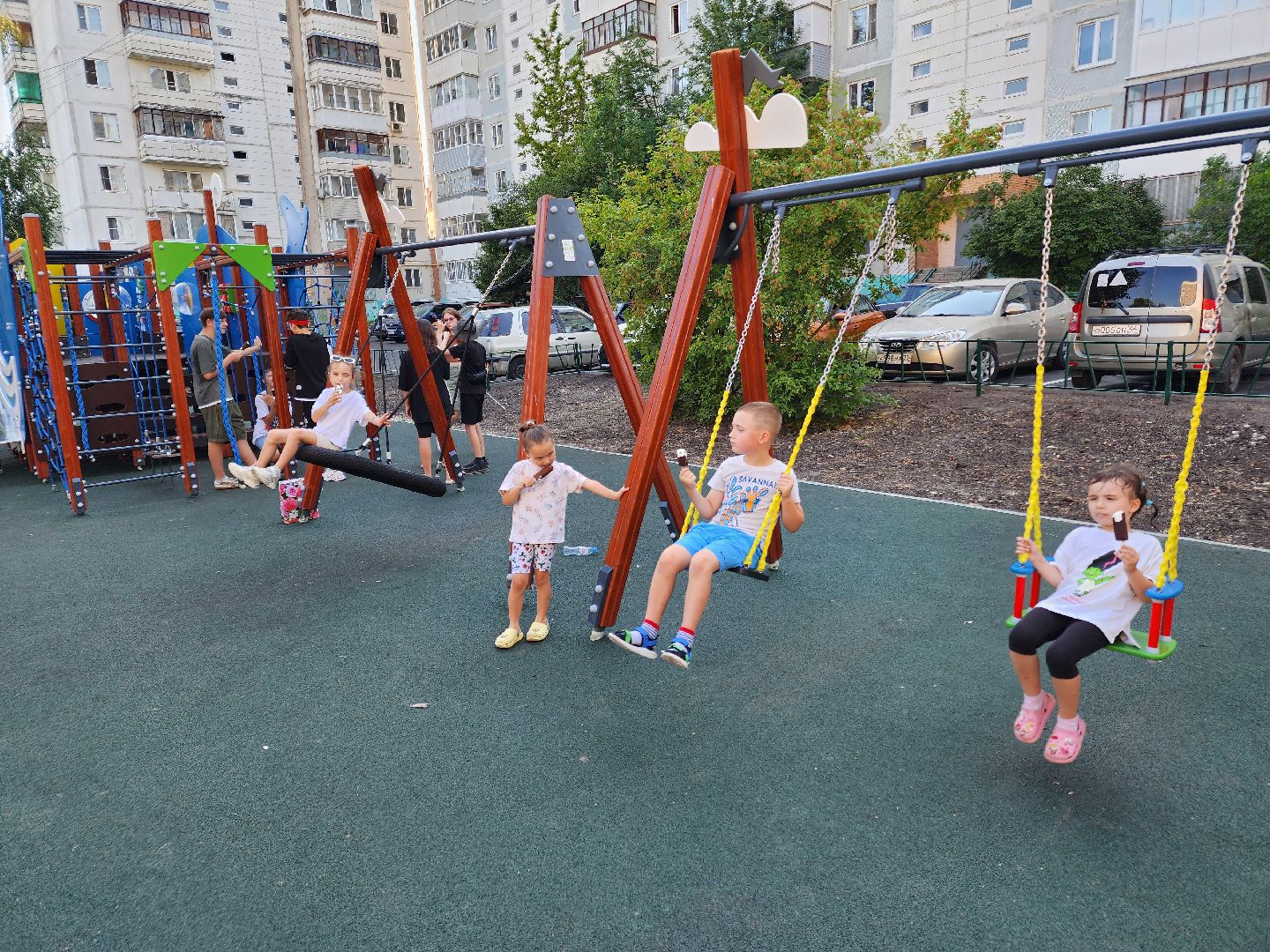 чехов, дворы, дворовые территории, комплексное благоустройство, формирование комфортной городской среды, адресный перечень, план на 2024 год, проезды, тротуары, парковки, детские площадки,