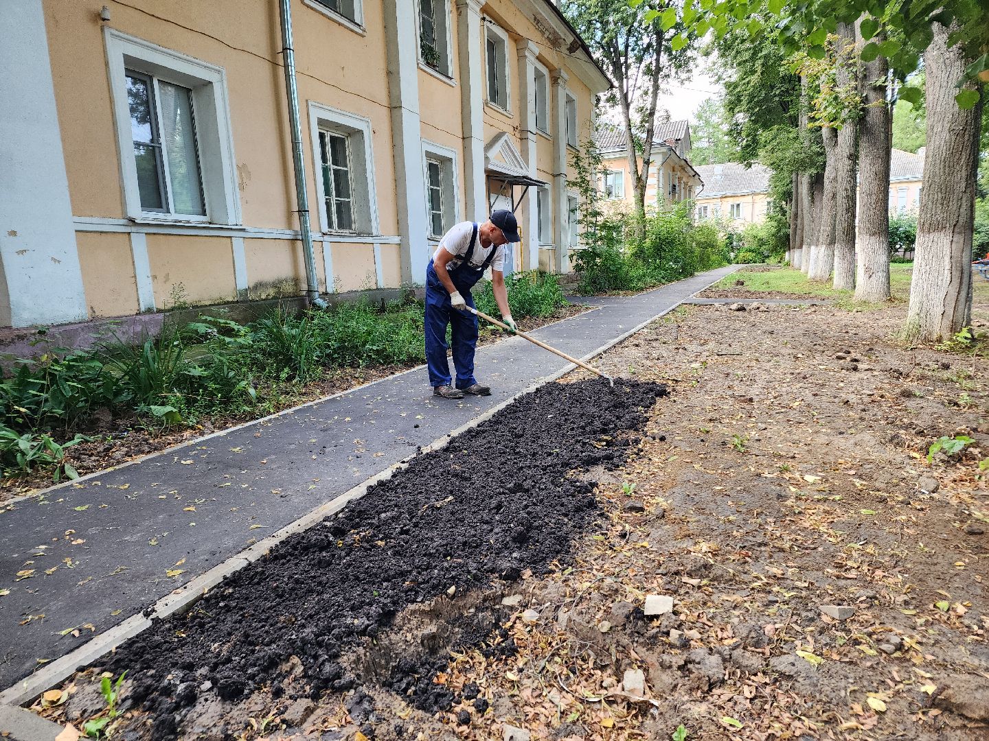 чехов, дворы, дворовые территории, комплексное благоустройство, формирование комфортной городской среды, адресный перечень, план на 2024 год, проезды, тротуары, парковки, детские площадки,