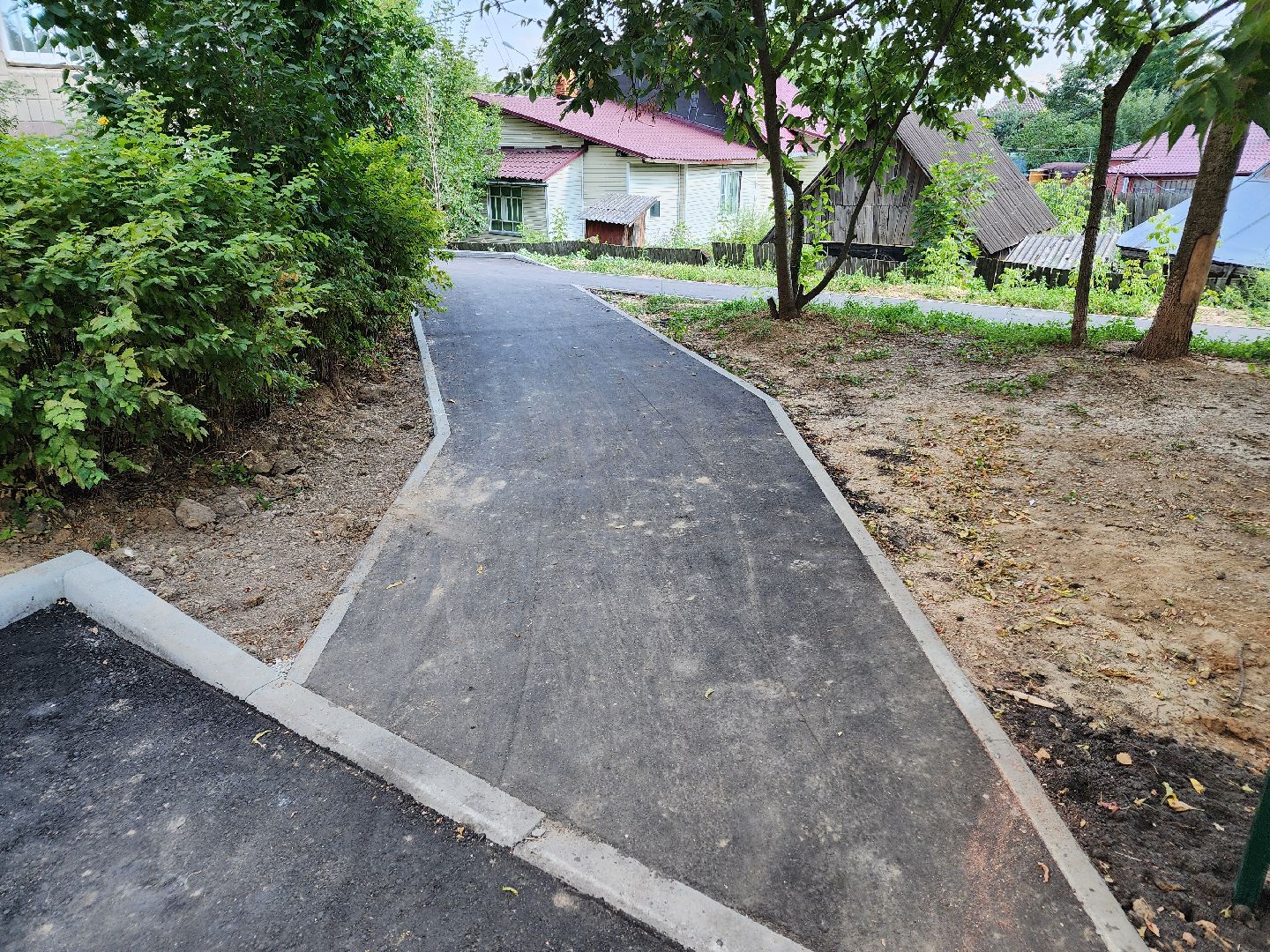 чехов, дворы, дворовые территории, комплексное благоустройство, формирование комфортной городской среды, адресный перечень, план на 2024 год, проезды, тротуары, парковки, детские площадки,