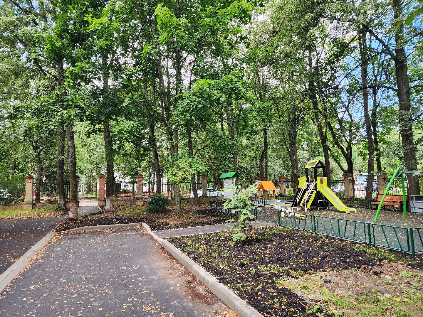 чехов, дворы, дворовые территории, комплексное благоустройство, формирование комфортной городской среды, адресный перечень, план на 2024 год, проезды, тротуары, парковки, детские площадки,