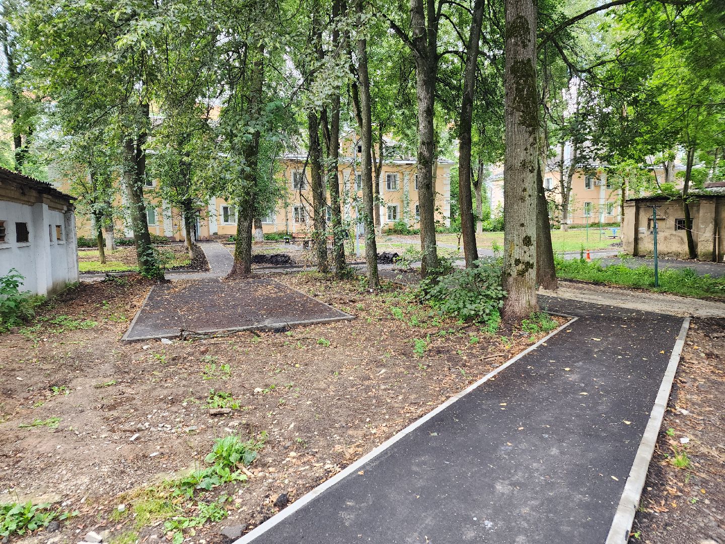 чехов, дворы, дворовые территории, комплексное благоустройство, формирование комфортной городской среды, адресный перечень, план на 2024 год, проезды, тротуары, парковки, детские площадки,