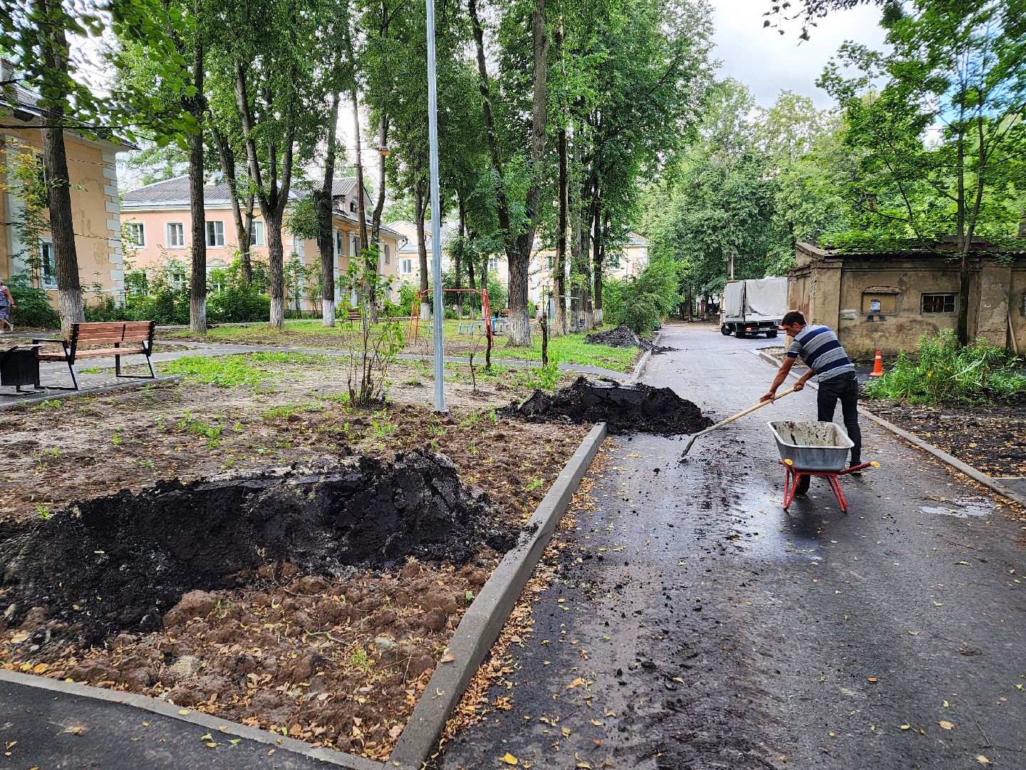 чехов, дворы, дворовые территории, комплексное благоустройство, формирование комфортной городской среды, адресный перечень, план на 2024 год, проезды, тротуары, парковки, детские площадки,