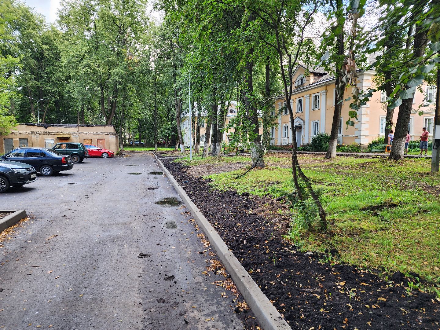 чехов, дворы, дворовые территории, комплексное благоустройство, формирование комфортной городской среды, адресный перечень, план на 2024 год, проезды, тротуары, парковки, детские площадки,