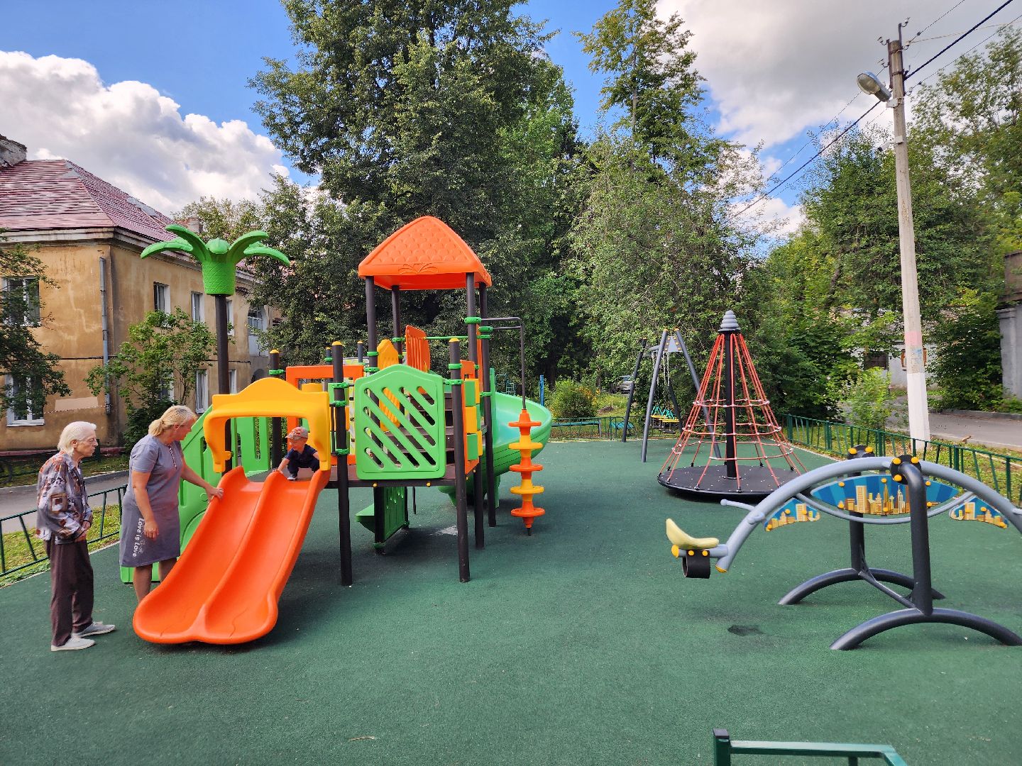 чехов, дворы, дворовые территории, комплексное благоустройство, формирование комфортной городской среды, адресный перечень, план на 2024 год, проезды, тротуары, парковки, детские площадки,