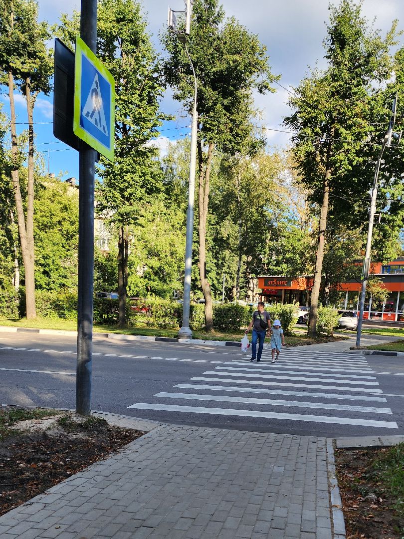 лежачий полицейский, пешеходный переход,