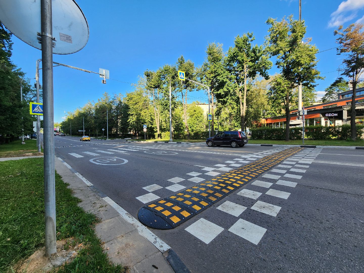 лежачий полицейский, пешеходный переход,