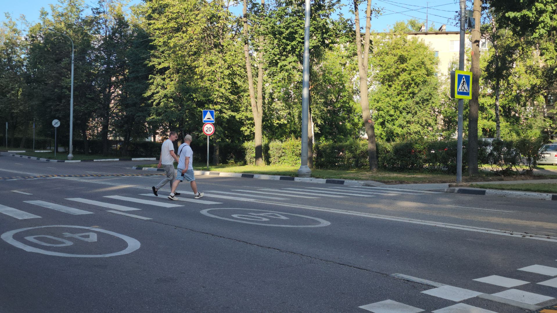 лежачий полицейский, пешеходный переход,