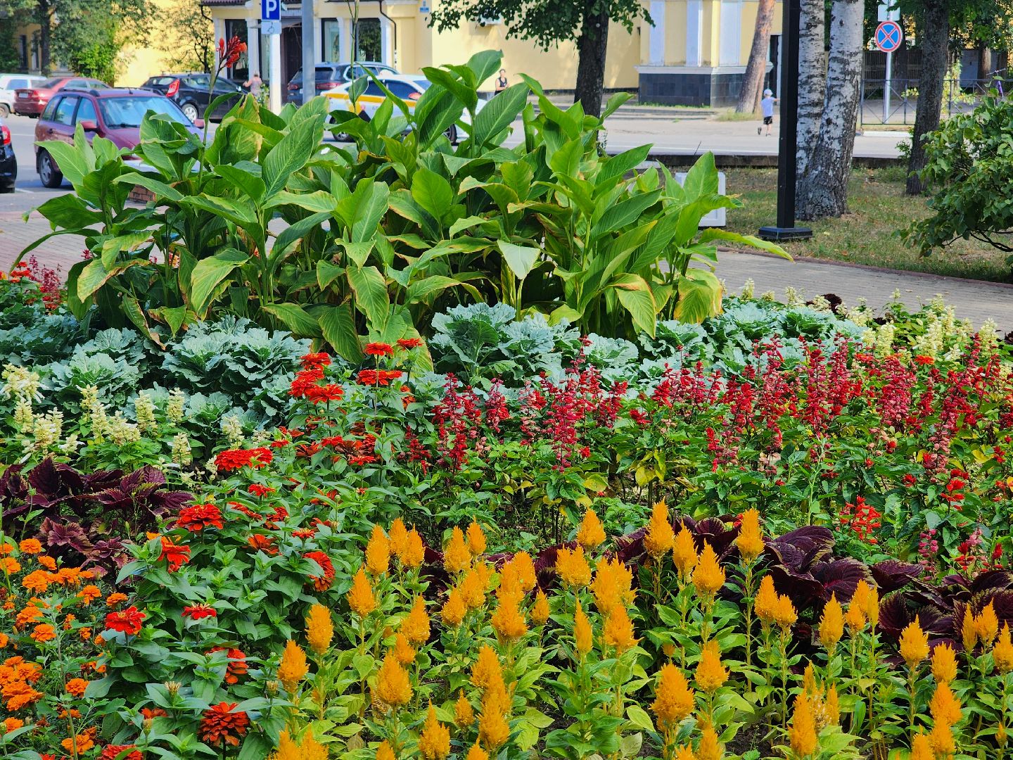 Дубна, Клумбы, Озеленители, коммунальные службы,