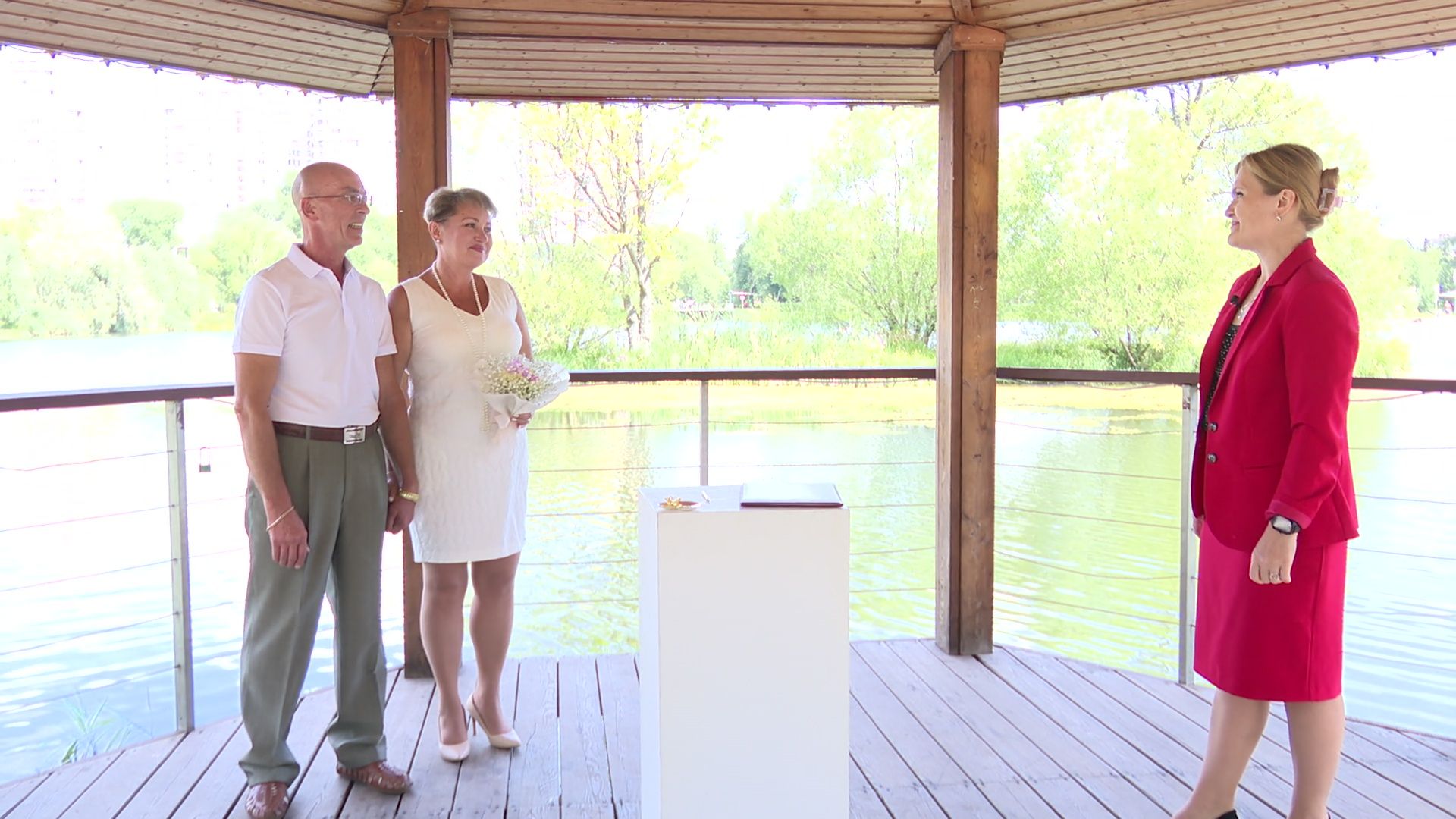 Реутов, свадьба в парке, свадьба в подмосковье, фабричный пруд, молодожены,