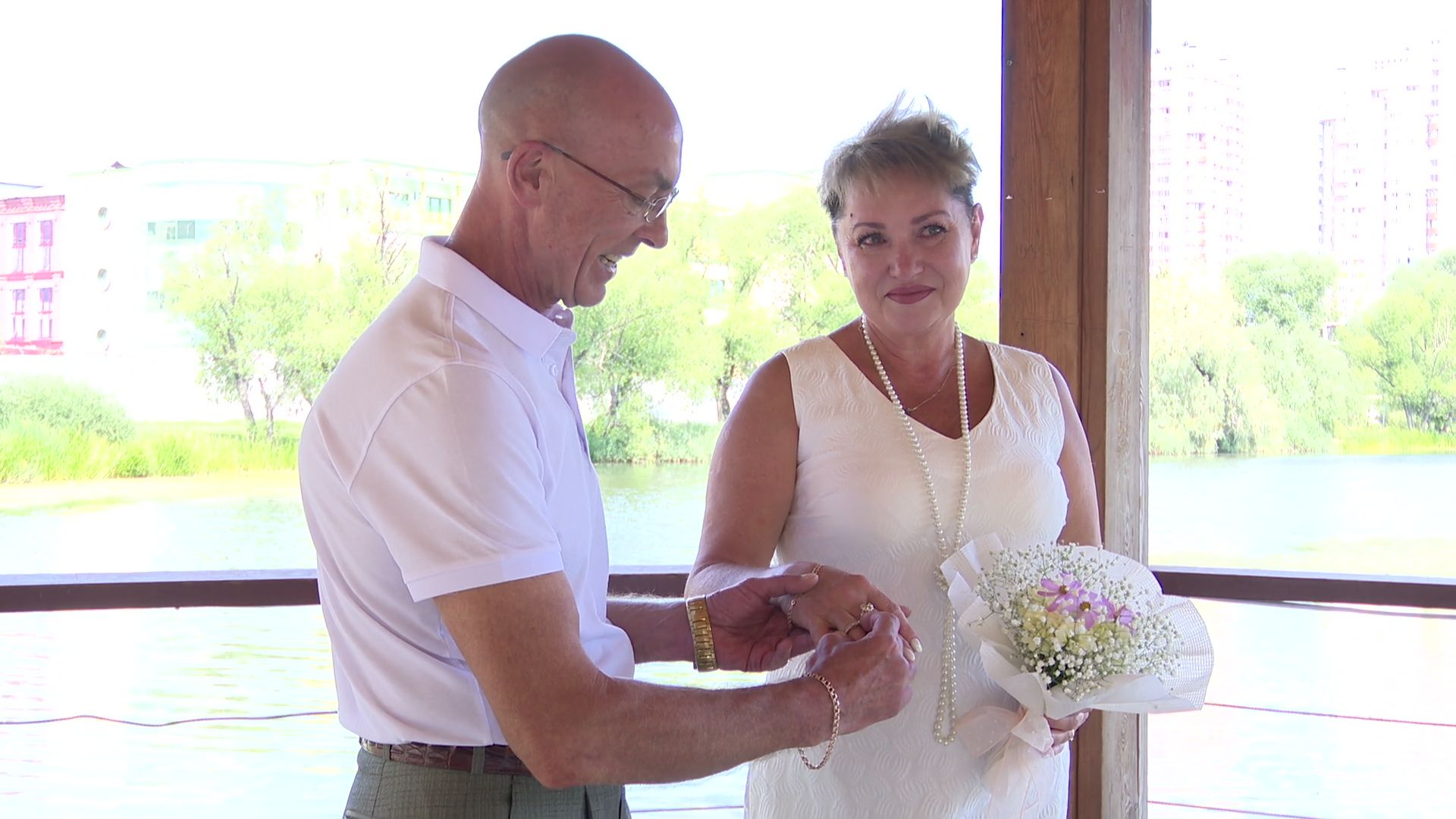 Реутов, свадьба в парке, свадьба в подмосковье, фабричный пруд, молодожены,