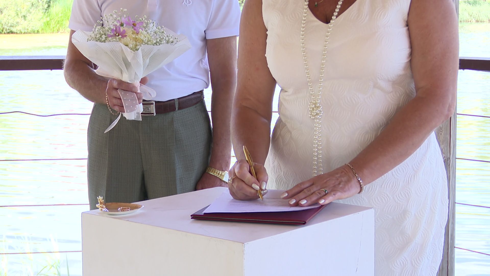 Реутов, свадьба в парке, свадьба в подмосковье, фабричный пруд, молодожены,