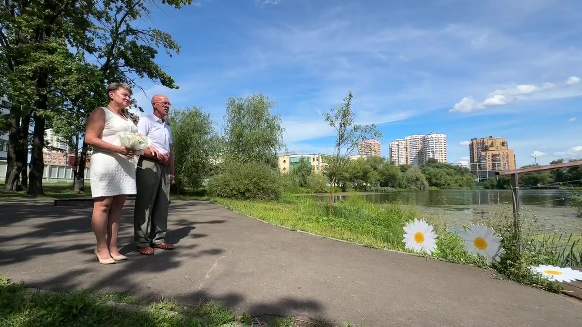 Реутов, свадьба в парке, свадьба в подмосковье, фабричный пруд, молодожены,