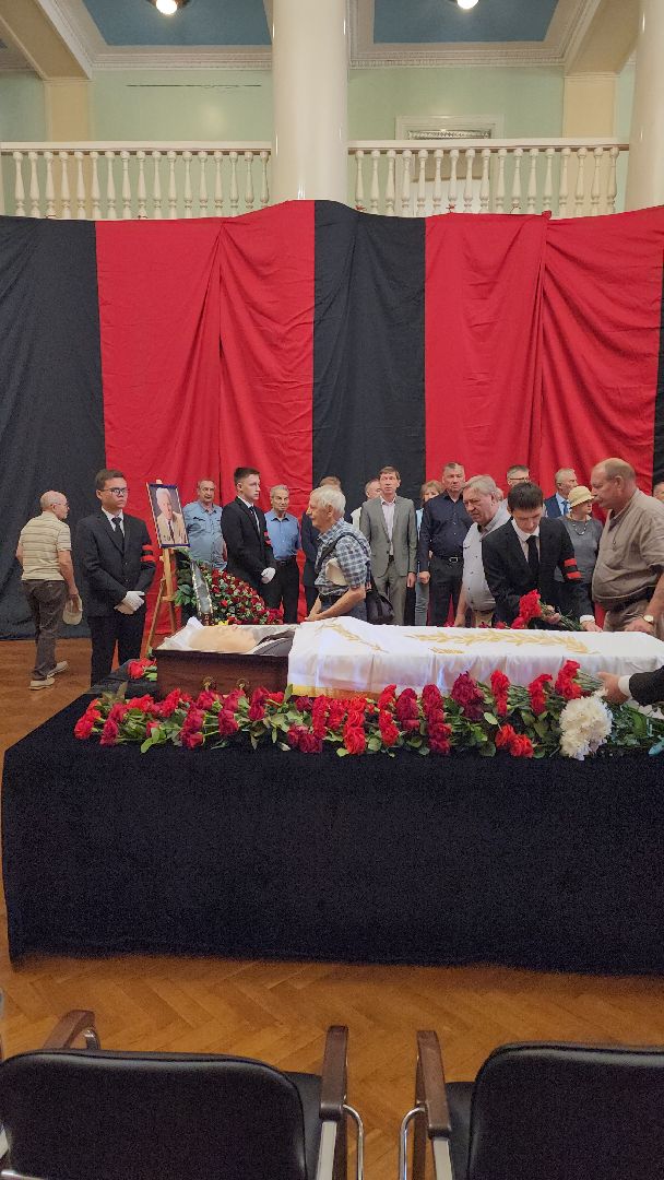 Леонид Лобас, прощание, Борис Аубакиров, Ил-76, Як-130, ЛИИ им Громова, Дворец культуры, Заслуженный летчик-испытатель, герой россии,