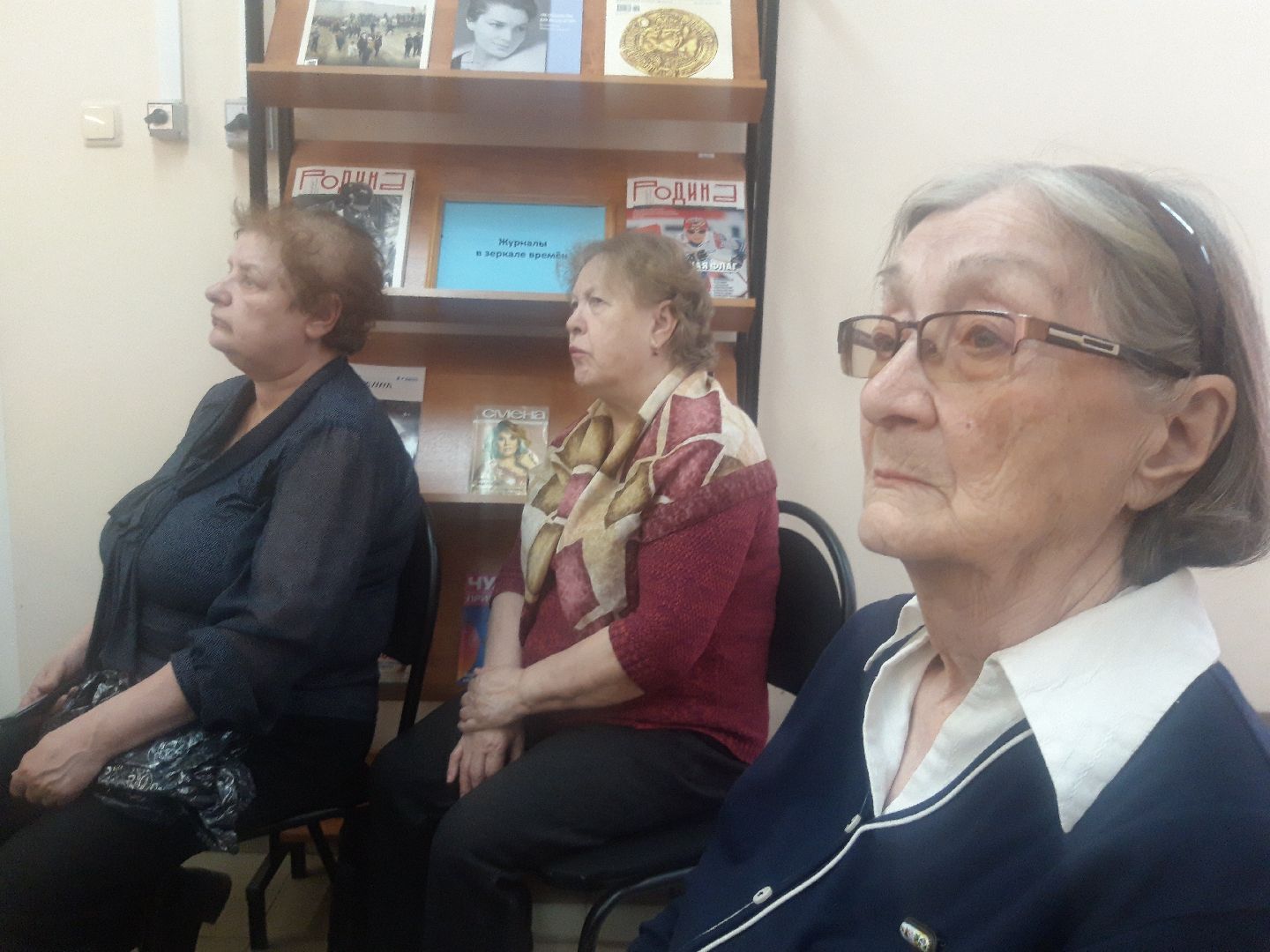 волонтеры, помощь людям,