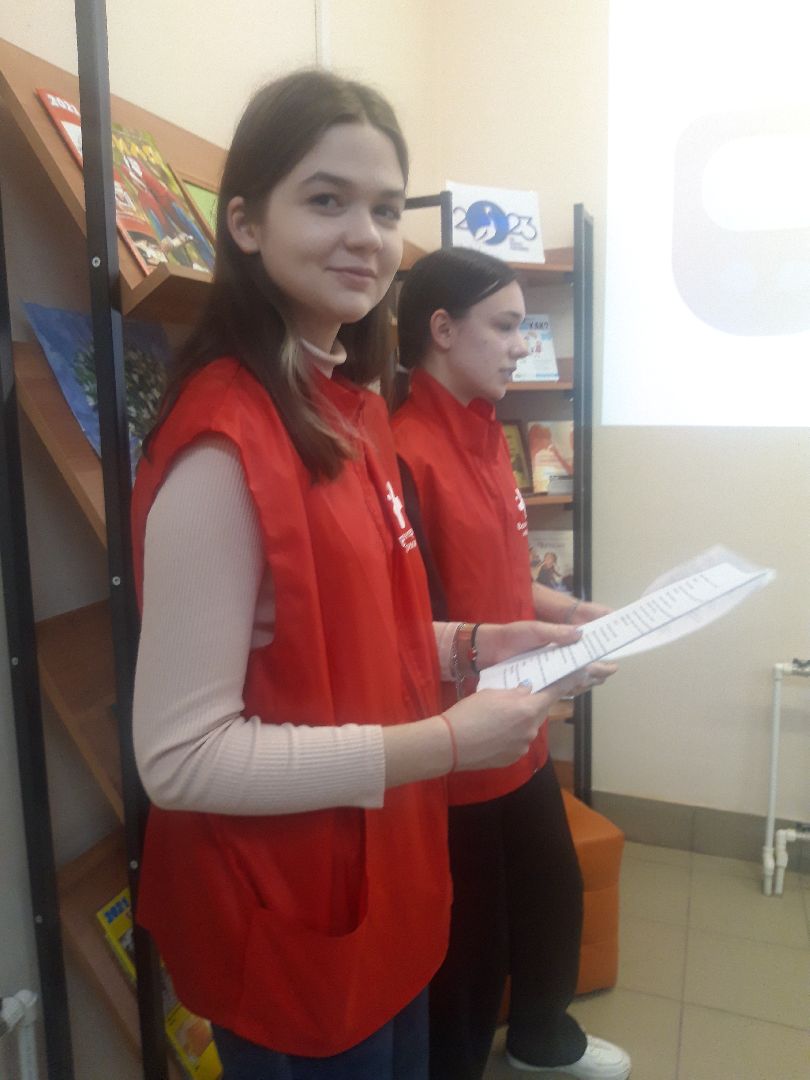 волонтеры, помощь людям,