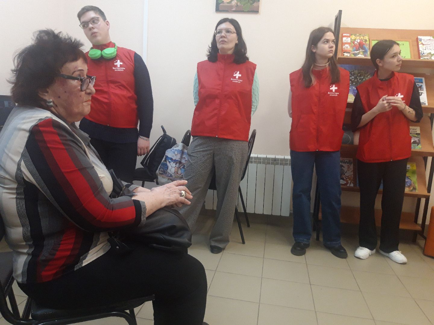 волонтеры, помощь людям,