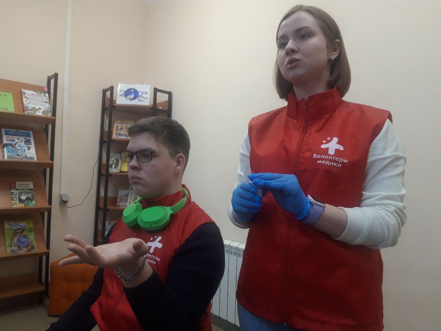 волонтеры, помощь людям,