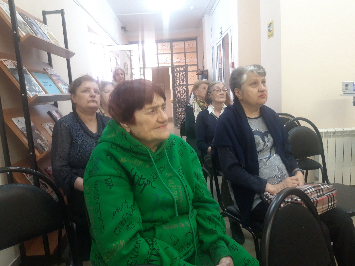 волонтеры, помощь людям,