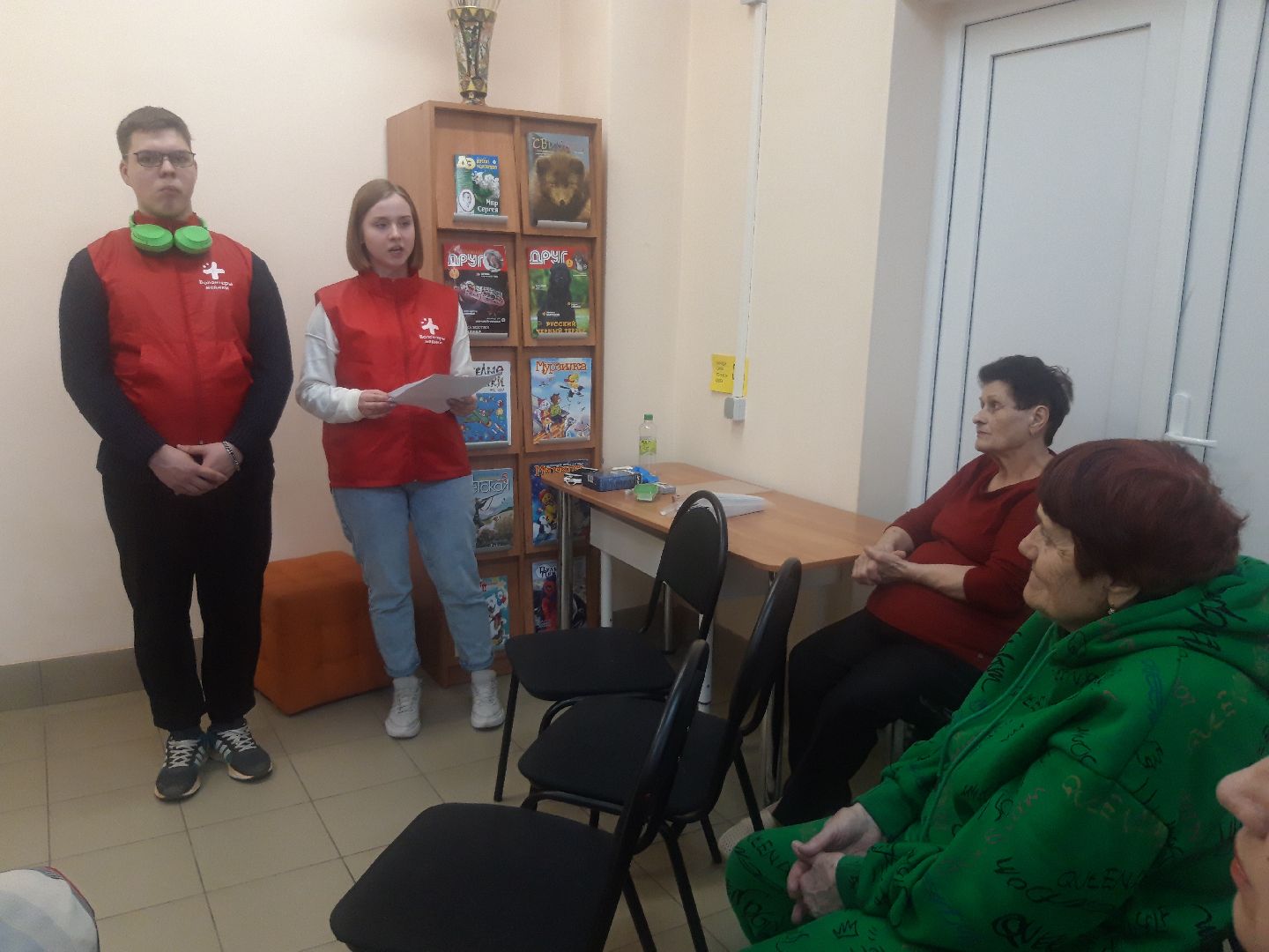 волонтеры, помощь людям,