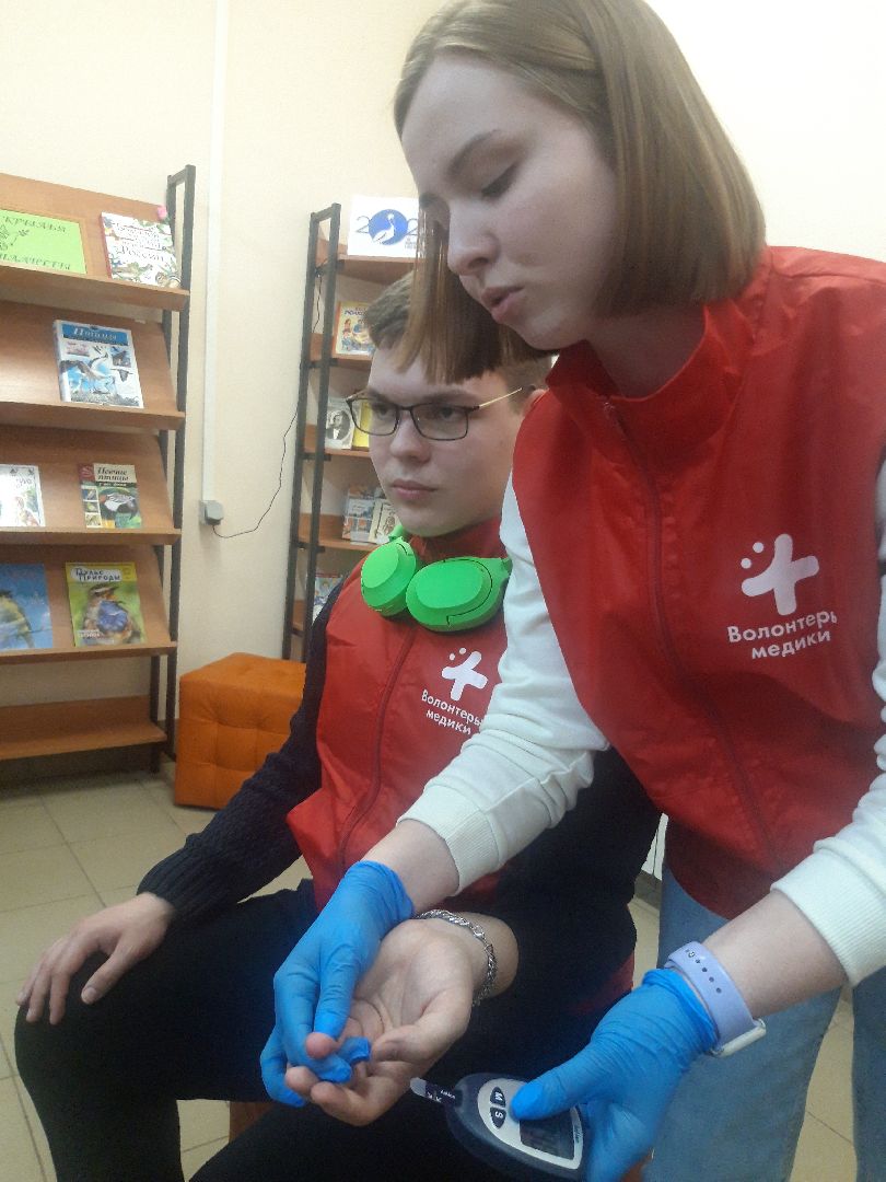 волонтеры, помощь людям,