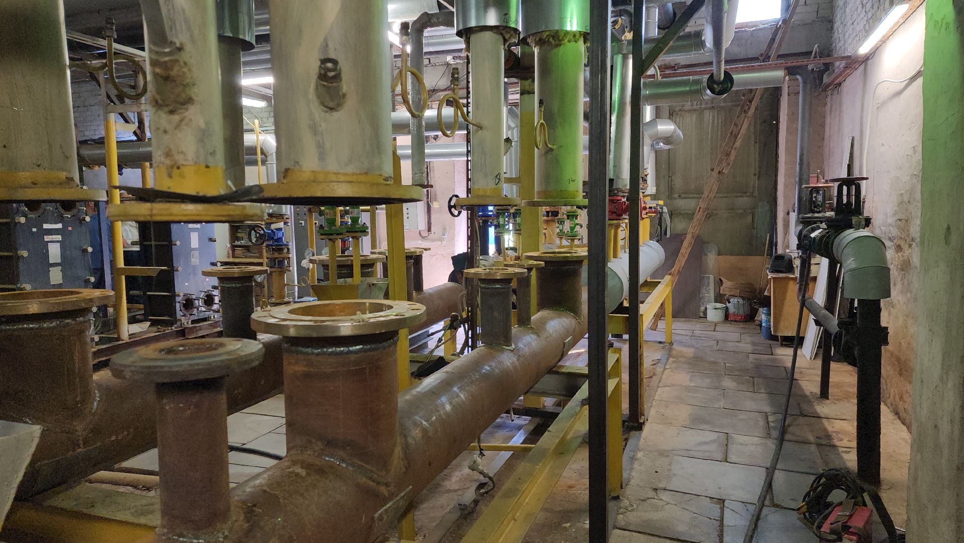 реконструкция котельной, замена оборудования в тепловом пункте,