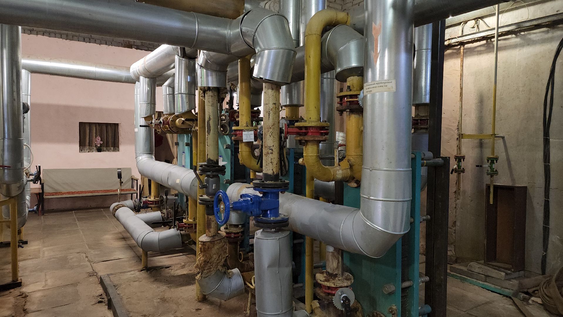 реконструкция котельной, замена оборудования в тепловом пункте,