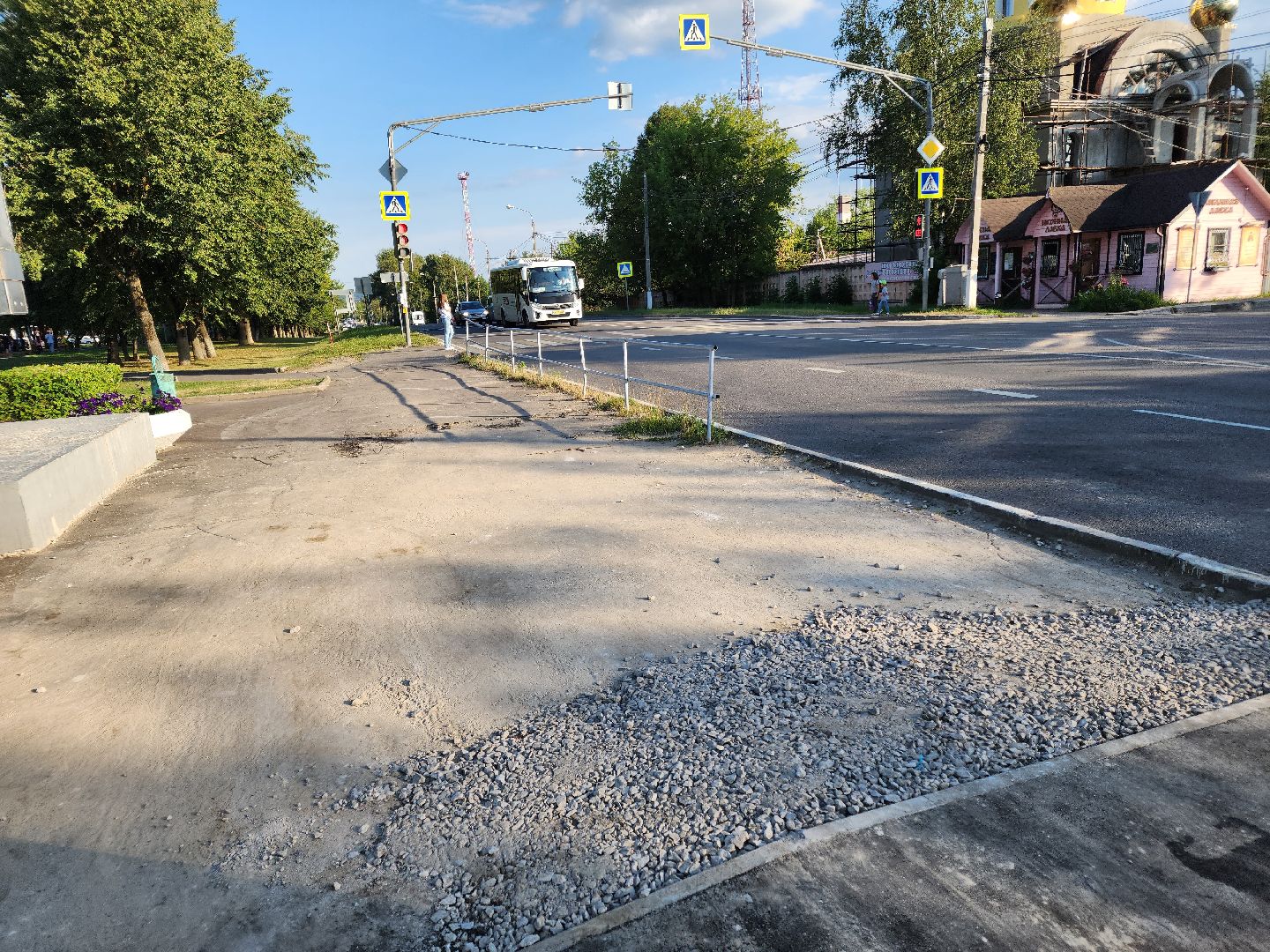 Чехов, микрорайон Венюково, выездная администрация, встреча с жителями, обращения граждан, ремонт тротуара, асфальтирование подходов, социальные объекты, Мосавтодор,